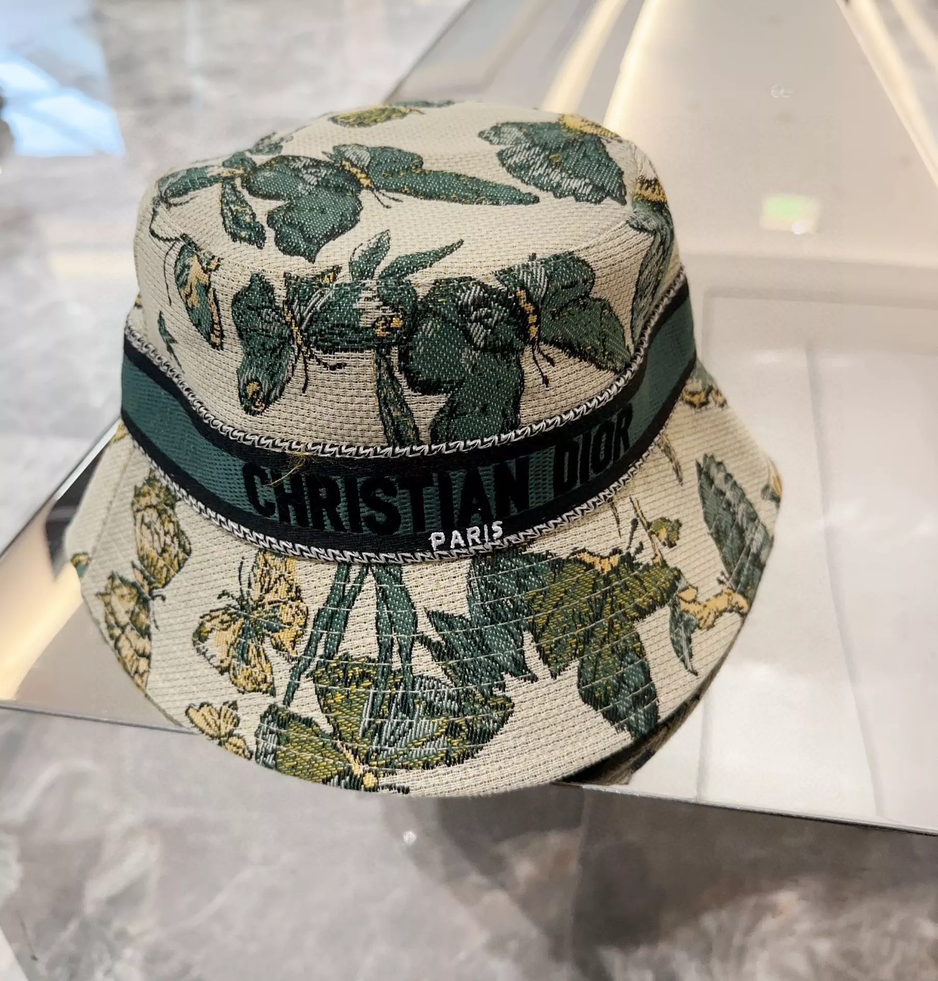 Christian Dior Caps Durable 5488