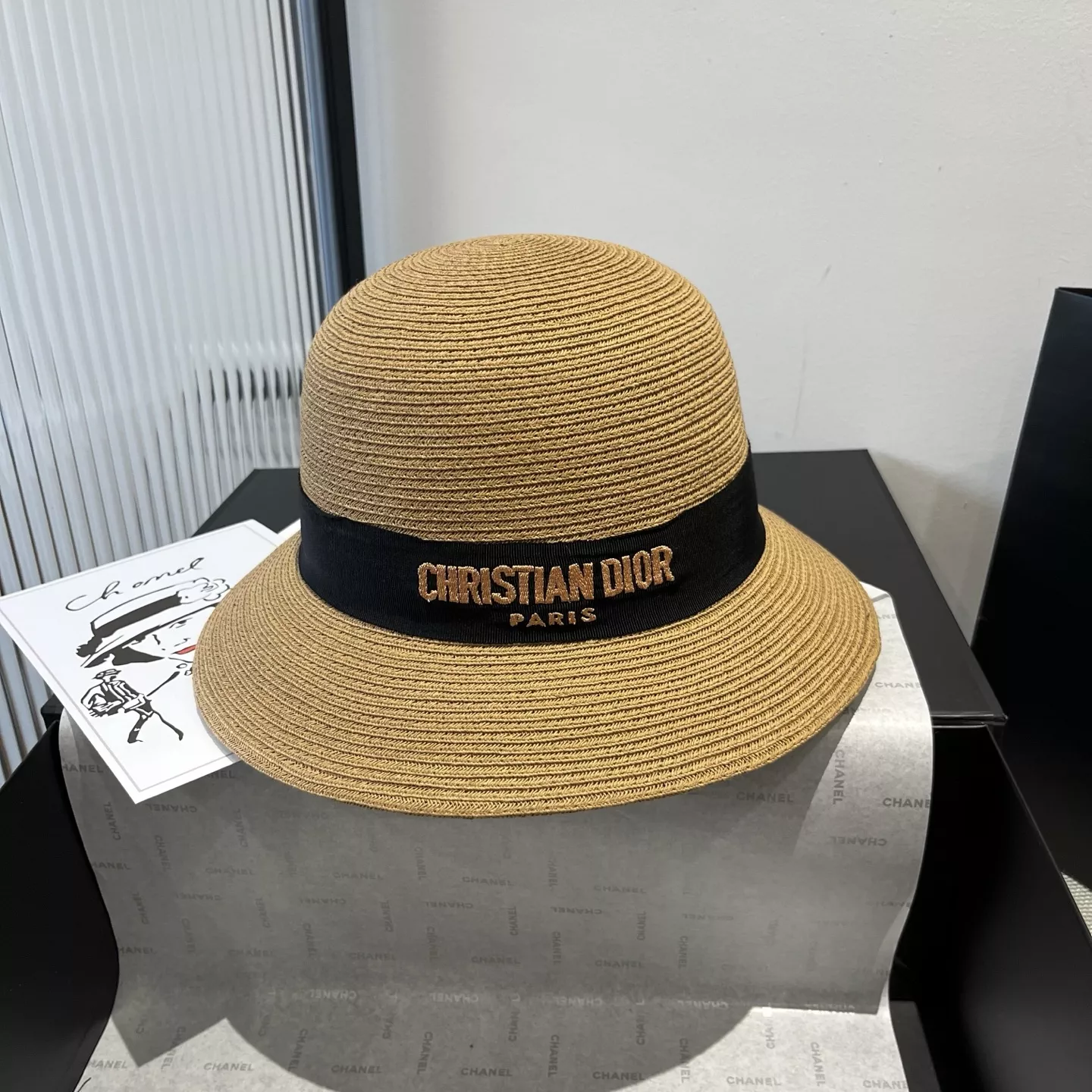 Christian Dior Caps EyeCatching 8678