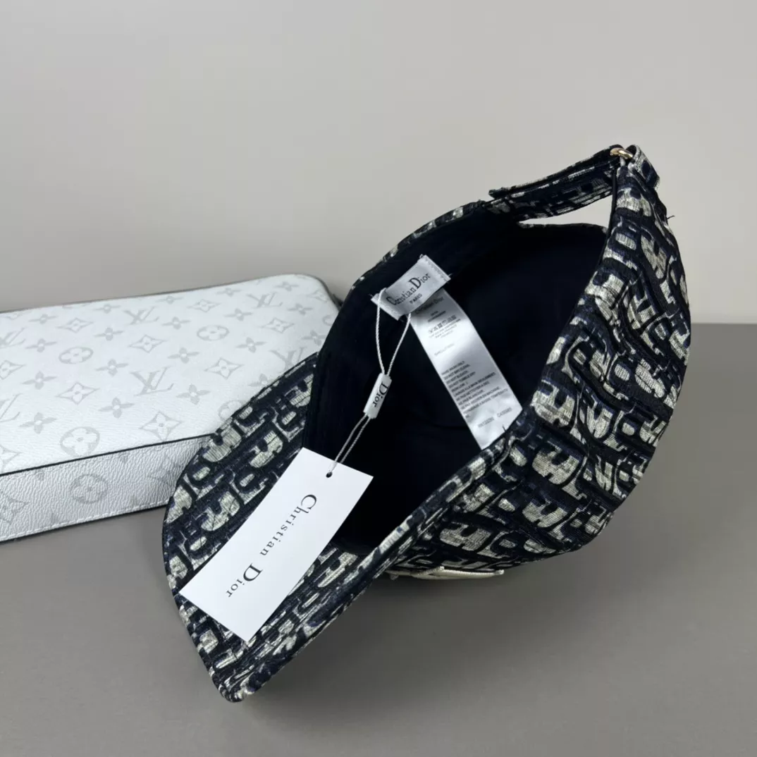 Christian Dior Caps Minimalist 7554