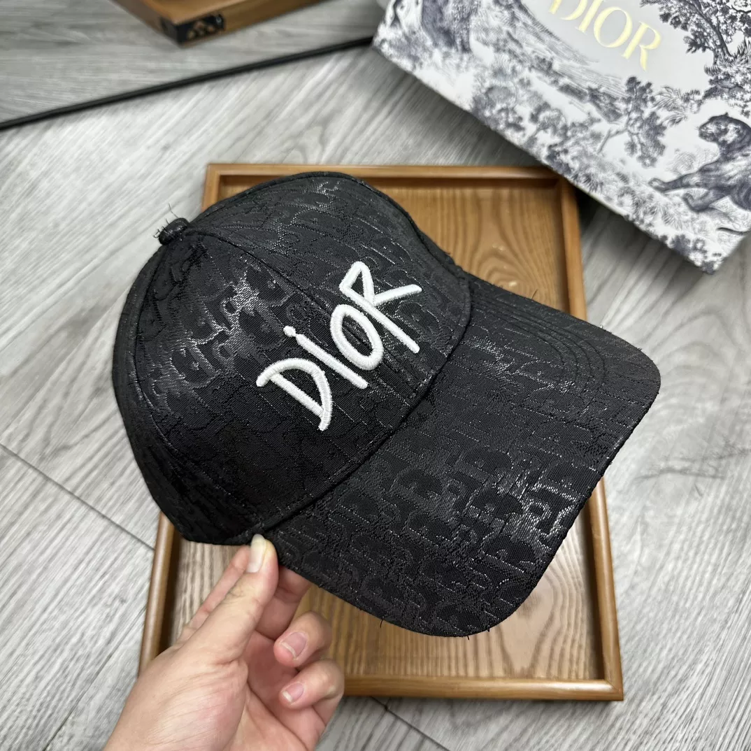 Christian Dior Caps Modern 3258