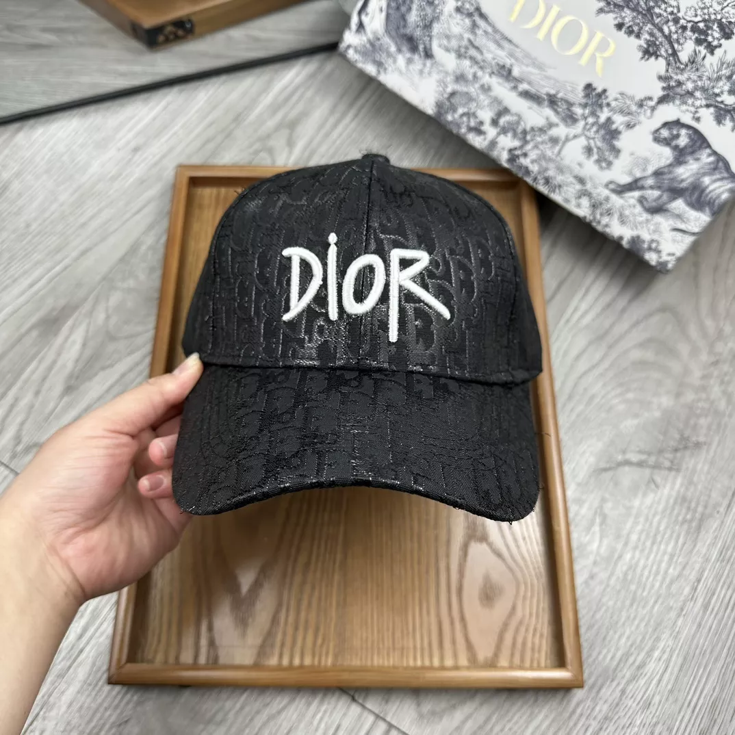 Christian Dior Caps Modern 3258