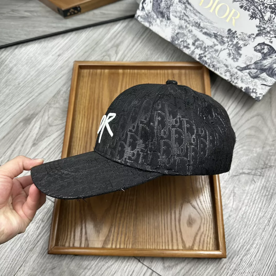 Christian Dior Caps Modern 3258