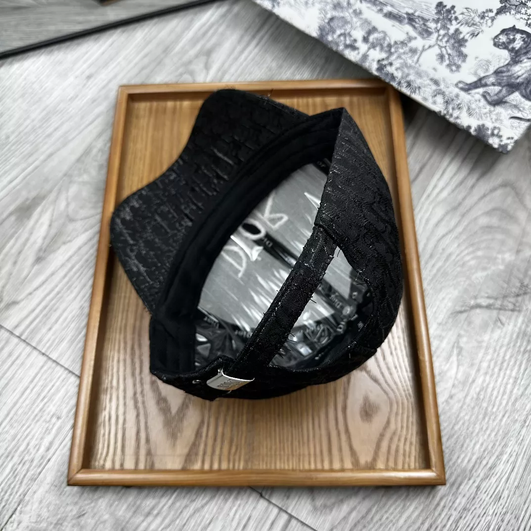 Christian Dior Caps Modern 3258