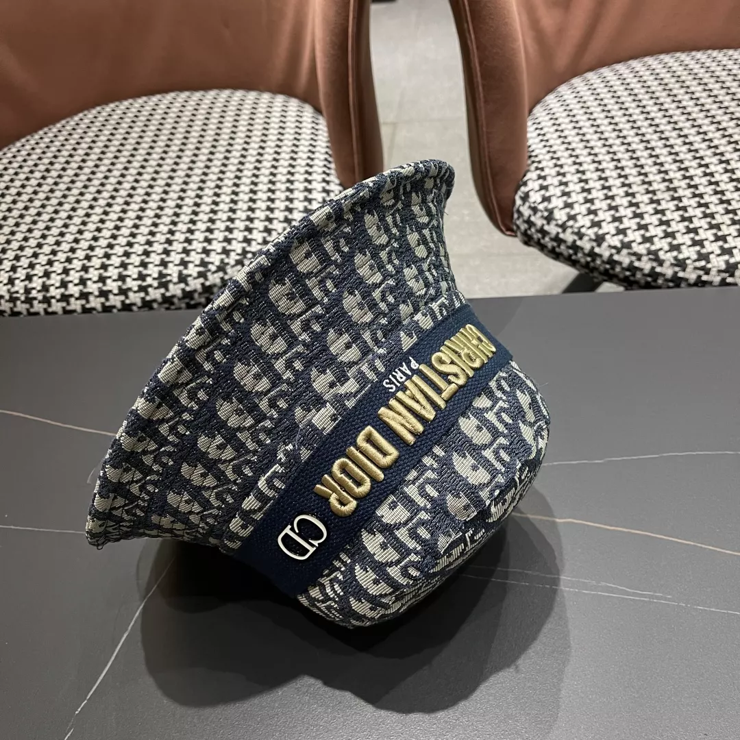 Christian Dior Caps Modern 9054