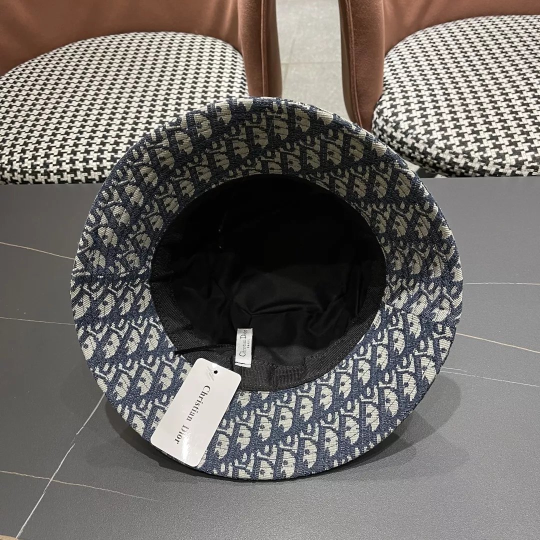Christian Dior Caps Modern 9054