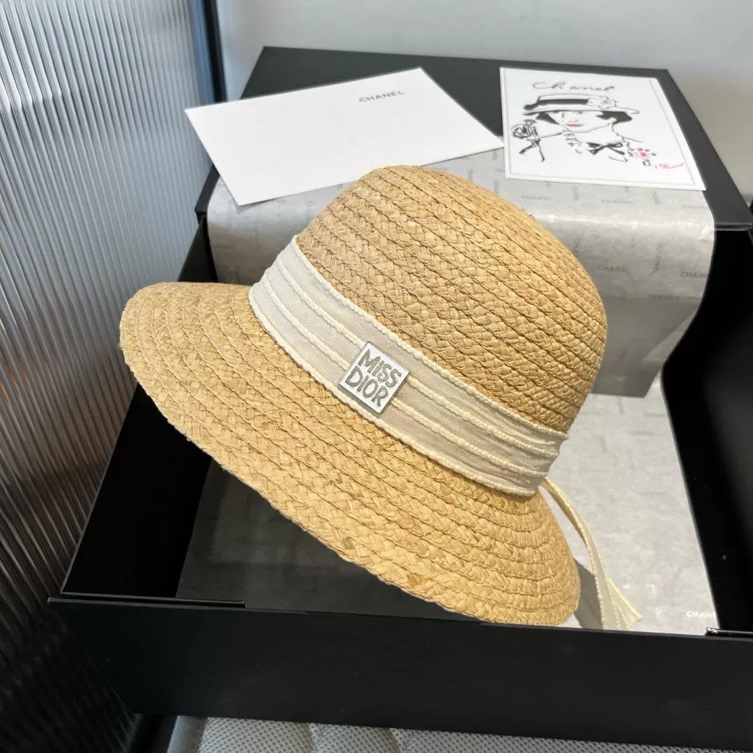 Christian Dior Caps ModernLook 5718