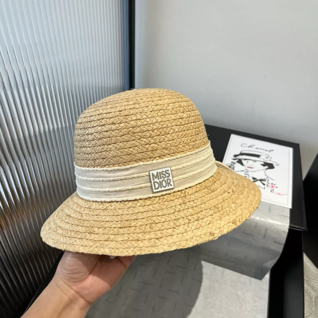 Christian Dior Caps ModernLook 5718