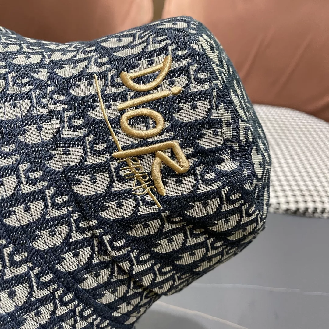 Christian Dior Caps ModernLook 5811