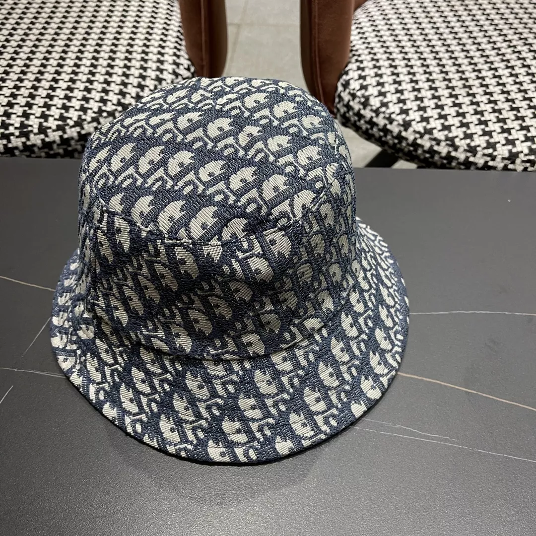 Christian Dior Caps ModernLook 5811