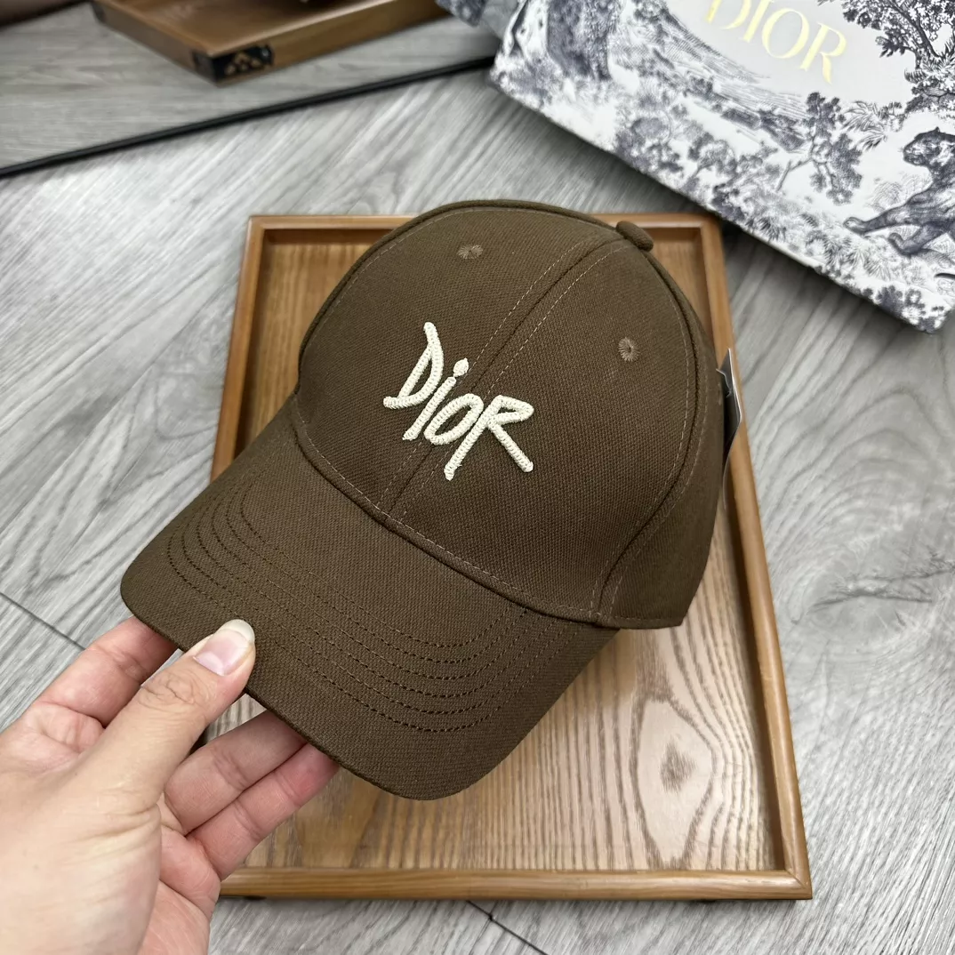 Christian Dior Caps ModernLook 6284
