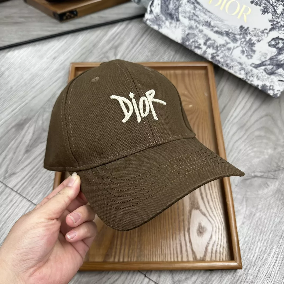 Christian Dior Caps ModernLook 6284