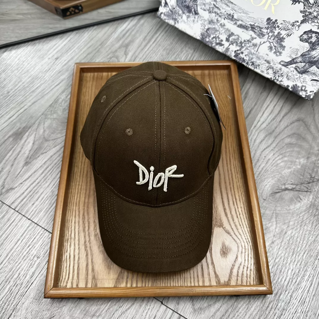 Christian Dior Caps ModernLook 6284
