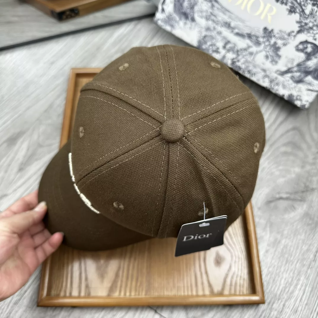 Christian Dior Caps ModernLook 6284