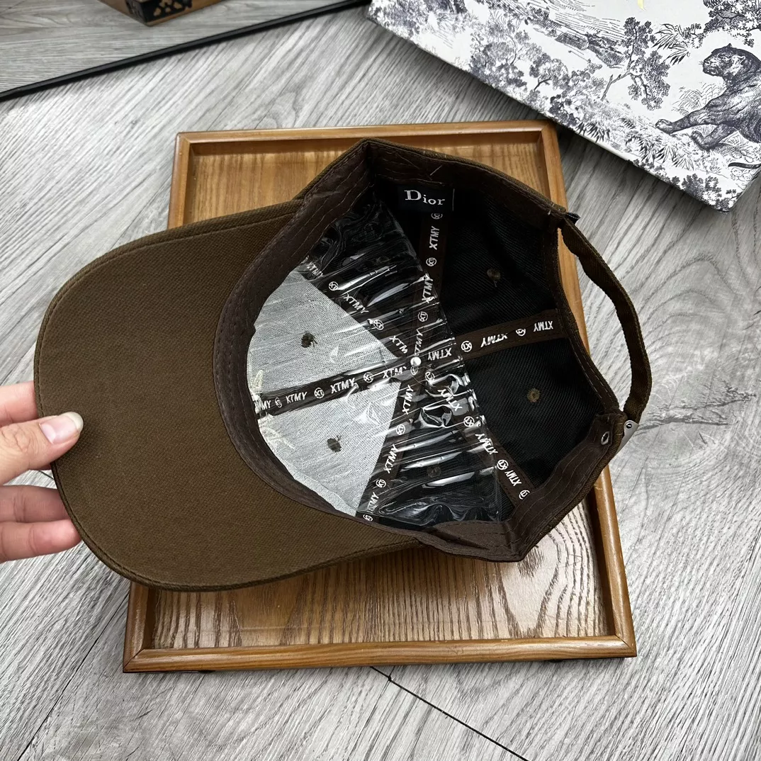 Christian Dior Caps ModernLook 6284