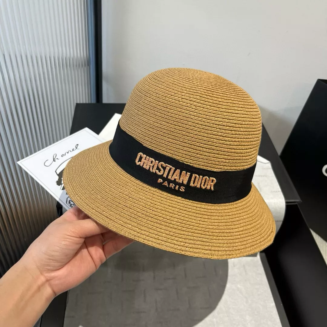 Christian Dior Caps ModernLook 8007