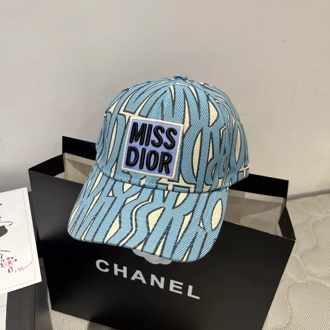 Christian Dior Caps Practical 4812