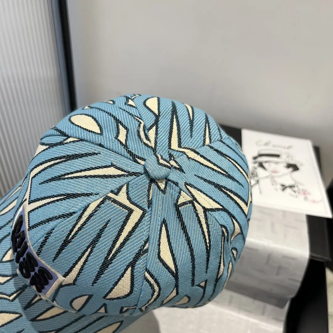Christian Dior Caps Practical 4812