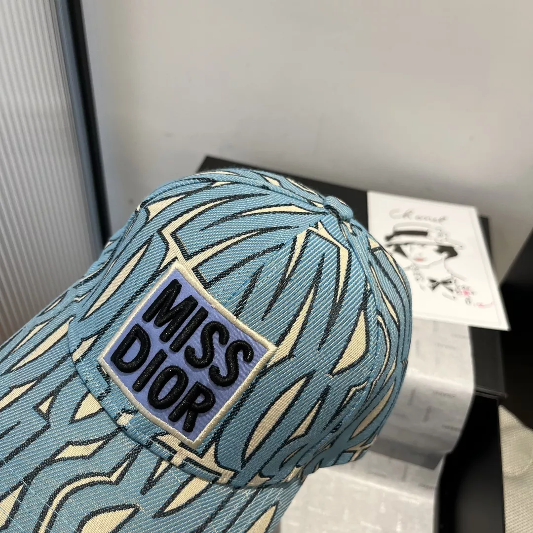 Christian Dior Caps Practical 4812