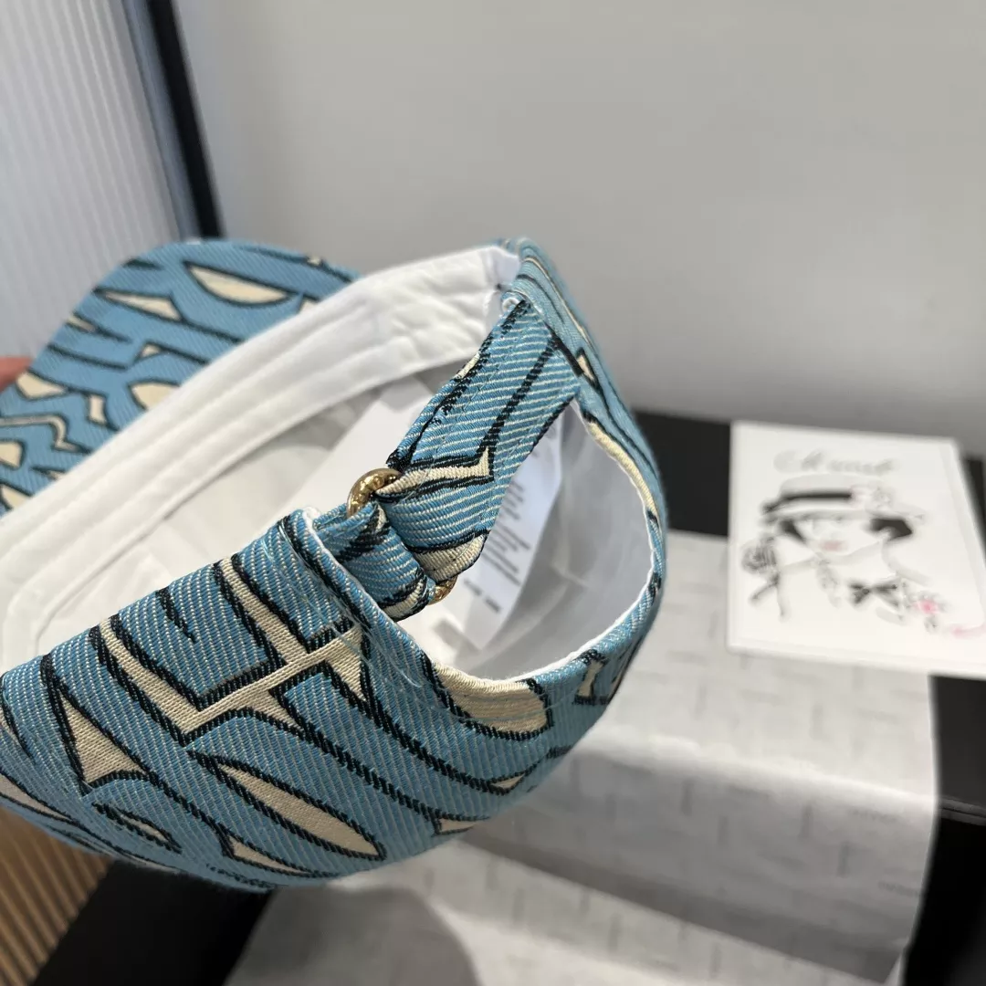 Christian Dior Caps Practical 4812