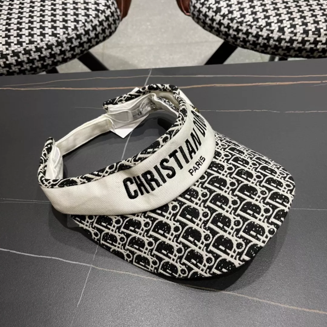 Christian Dior Caps Practical 7287
