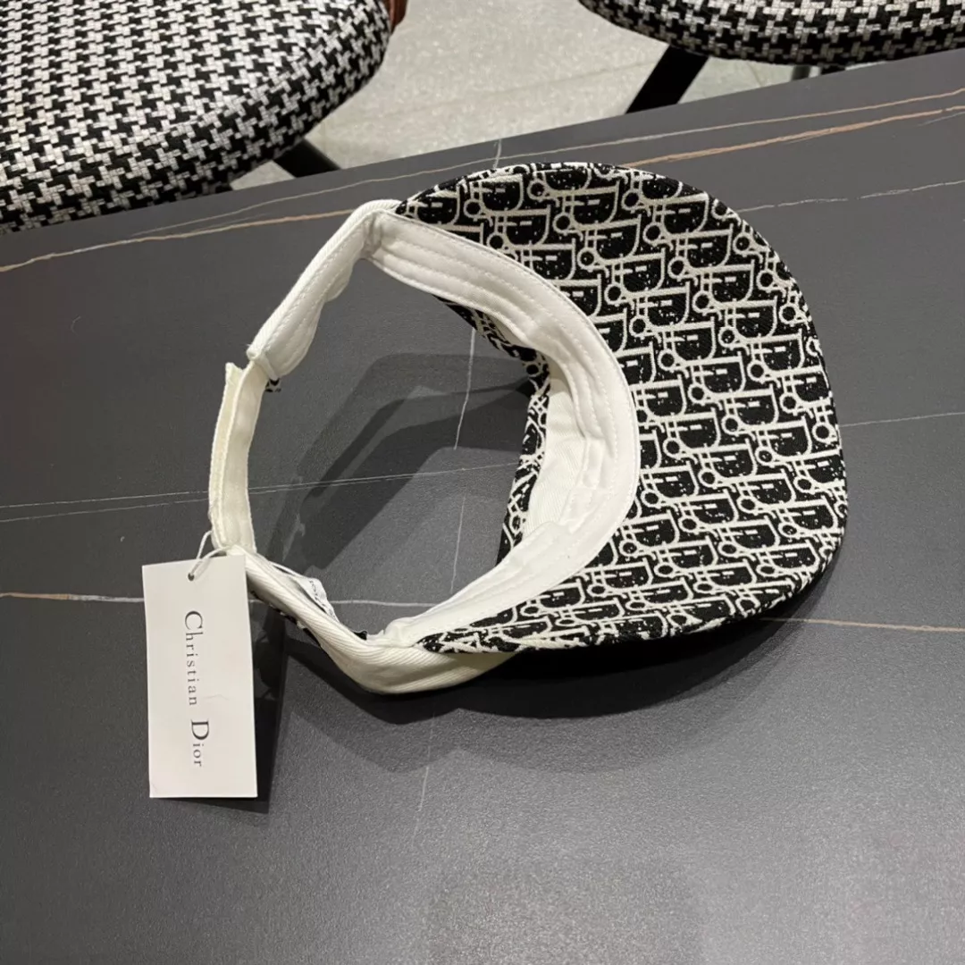 Christian Dior Caps Practical 7287