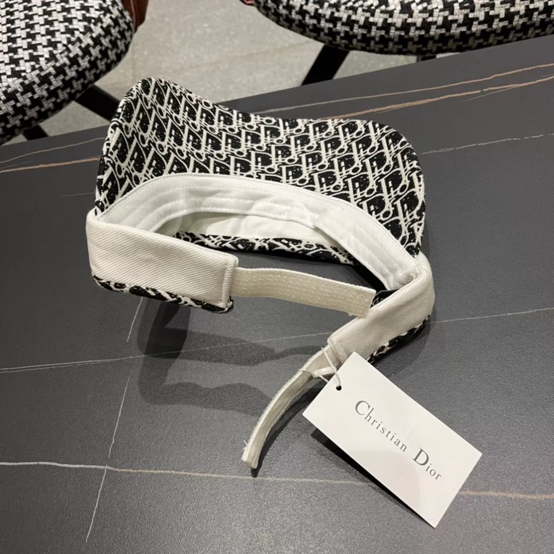 Christian Dior Caps Practical 7287