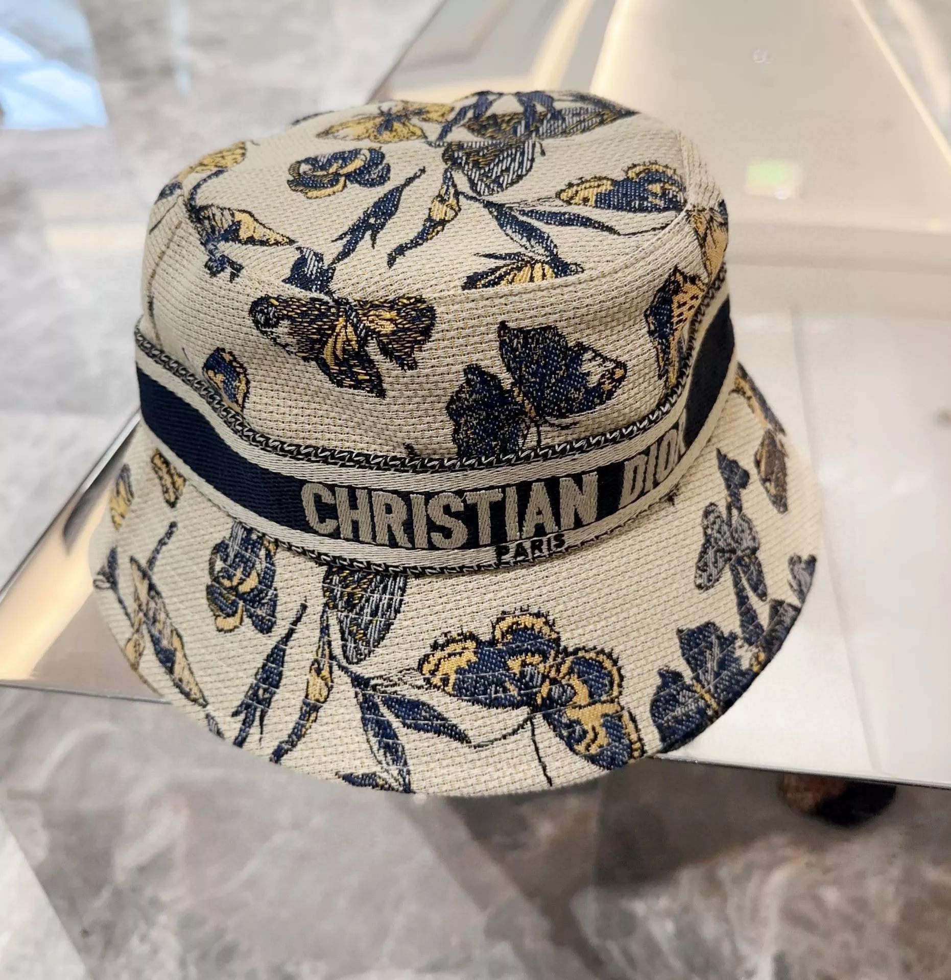 Christian Dior Caps Refined 9387