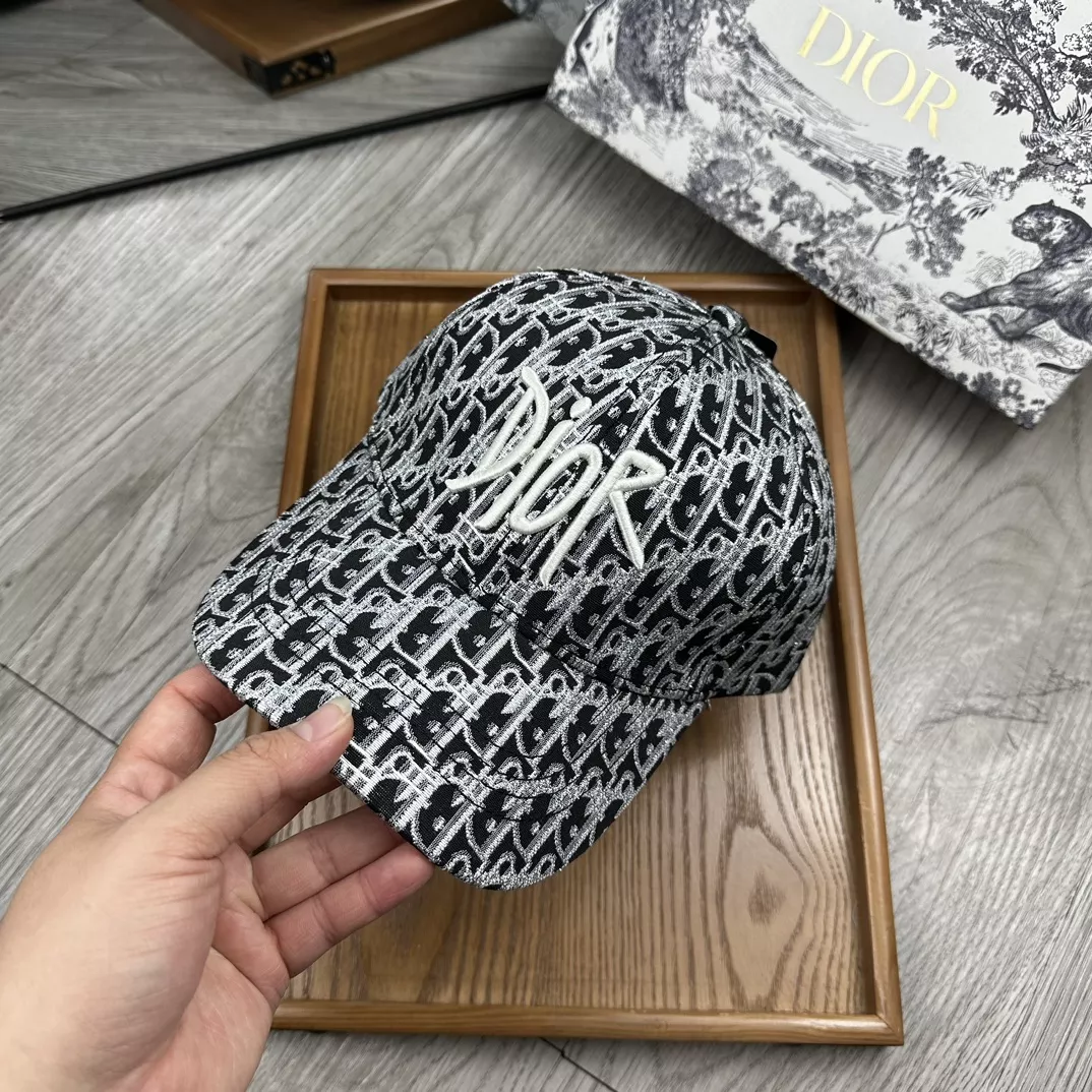 Christian Dior Caps Resilient 9312