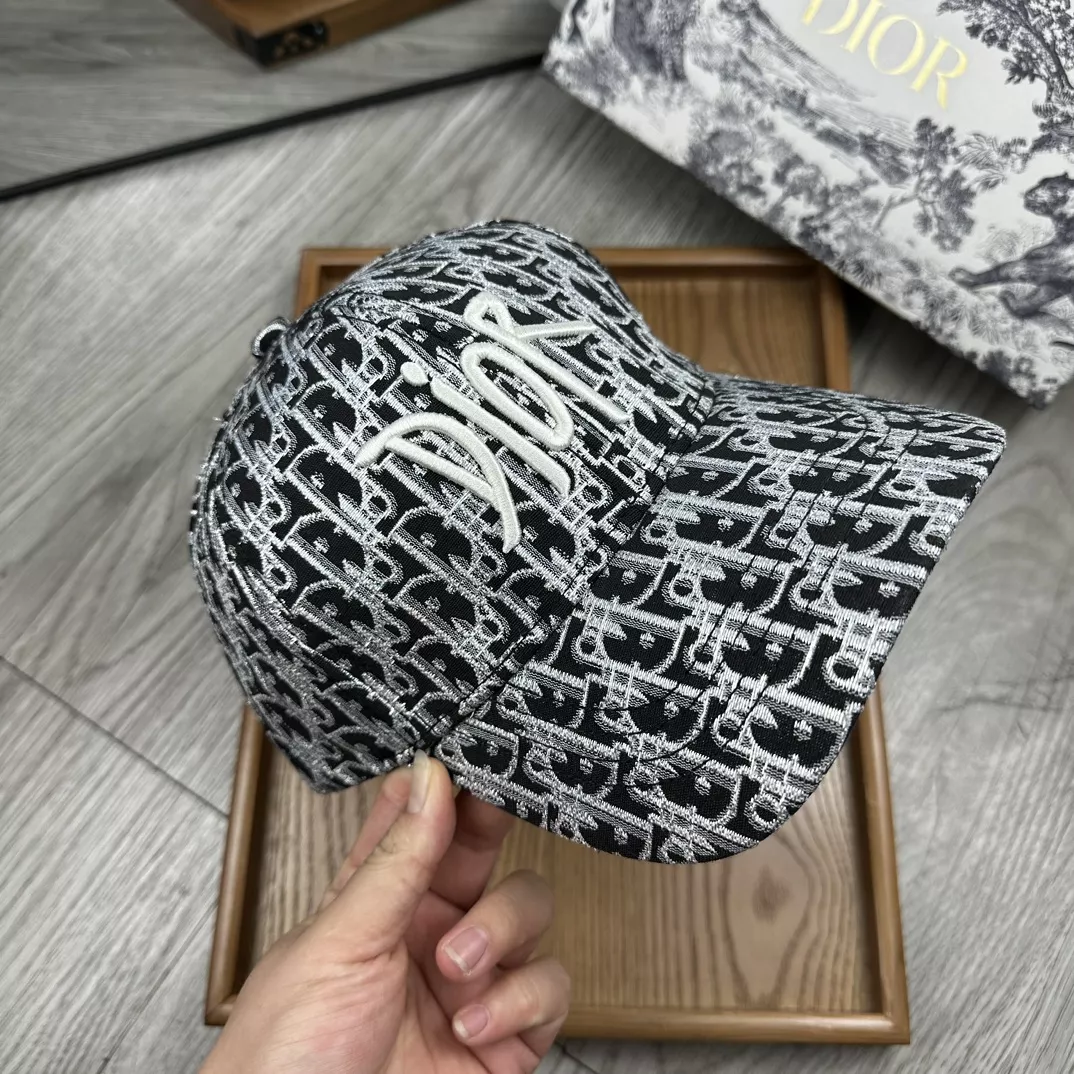 Christian Dior Caps Resilient 9312