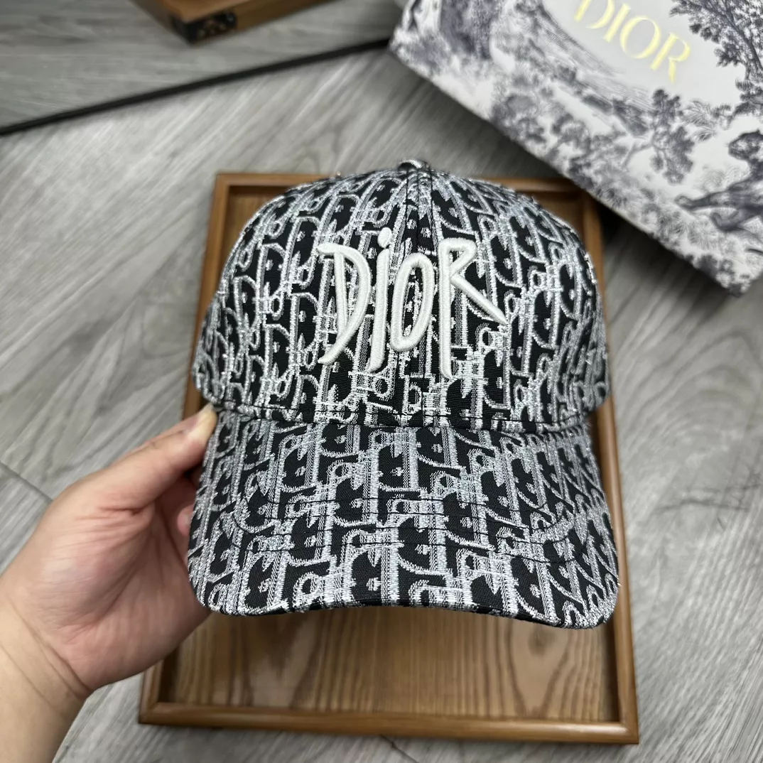 Christian Dior Caps Resilient 9312