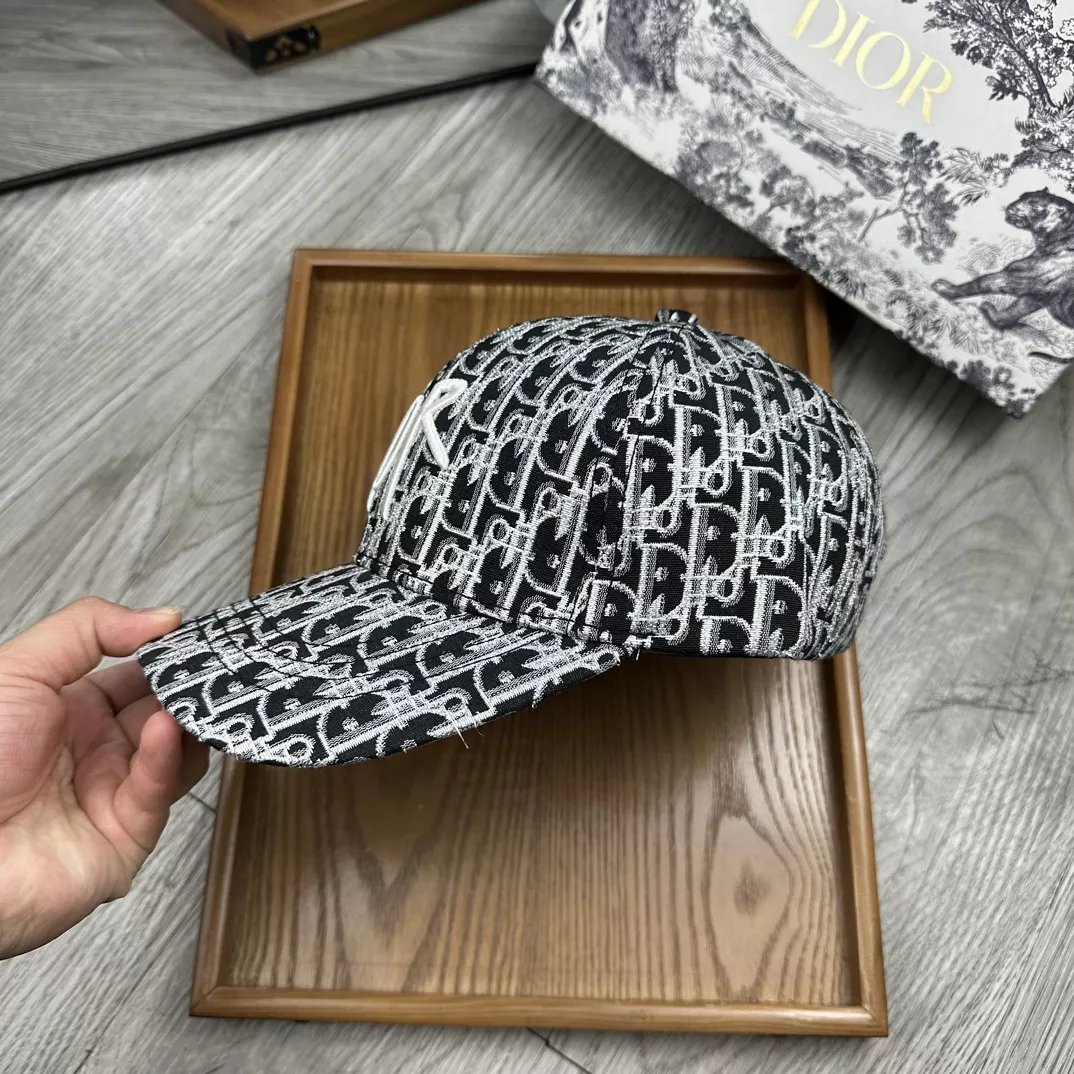 Christian Dior Caps Resilient 9312