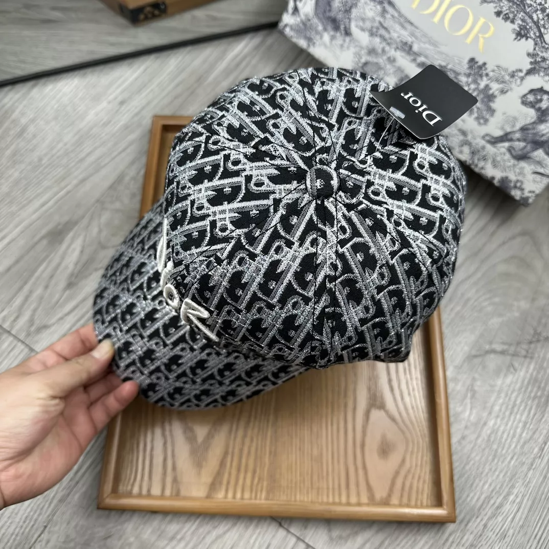 Christian Dior Caps Resilient 9312