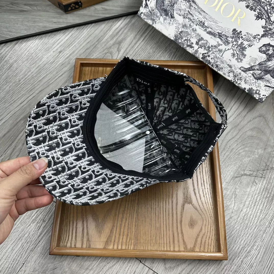 Christian Dior Caps Resilient 9312