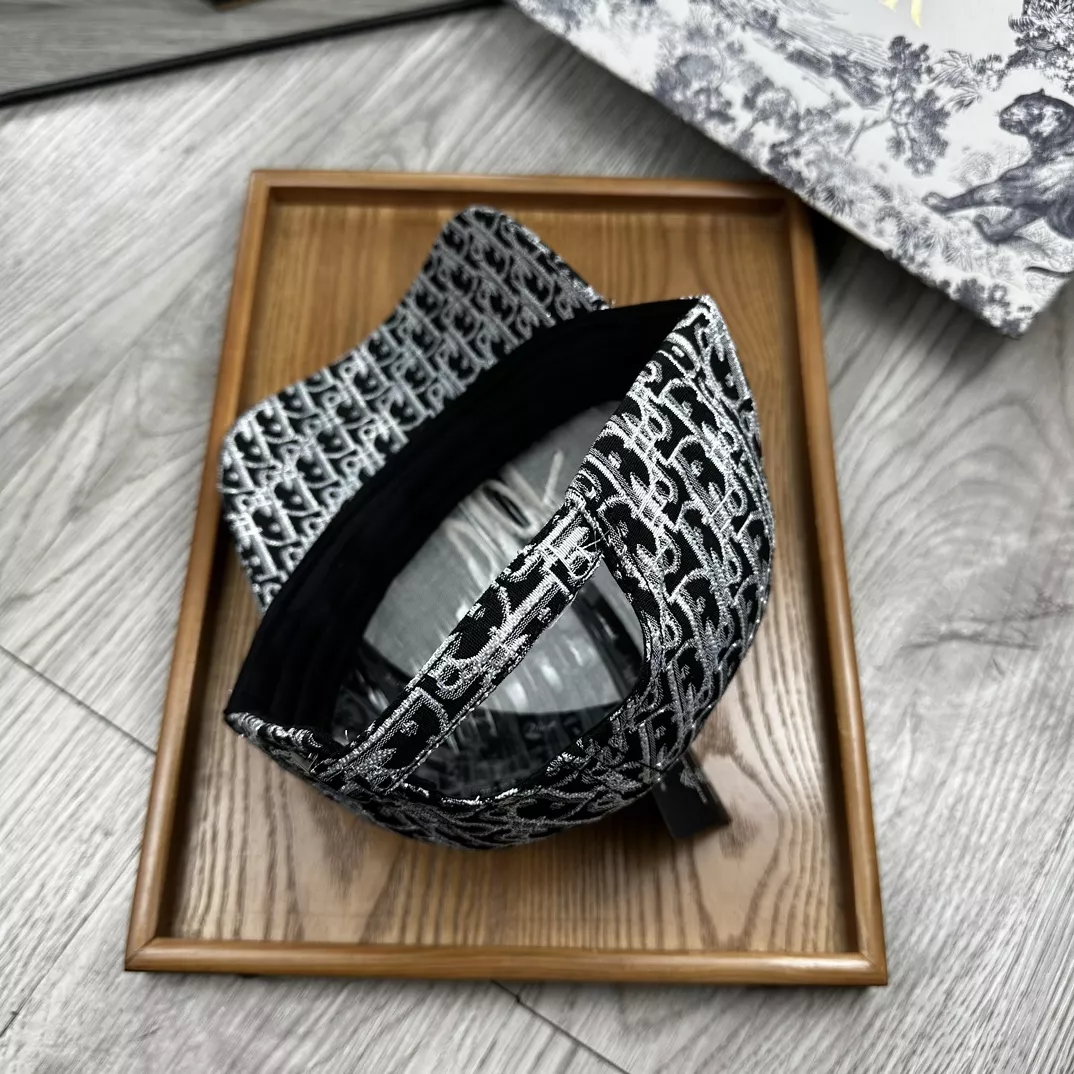 Christian Dior Caps Resilient 9312