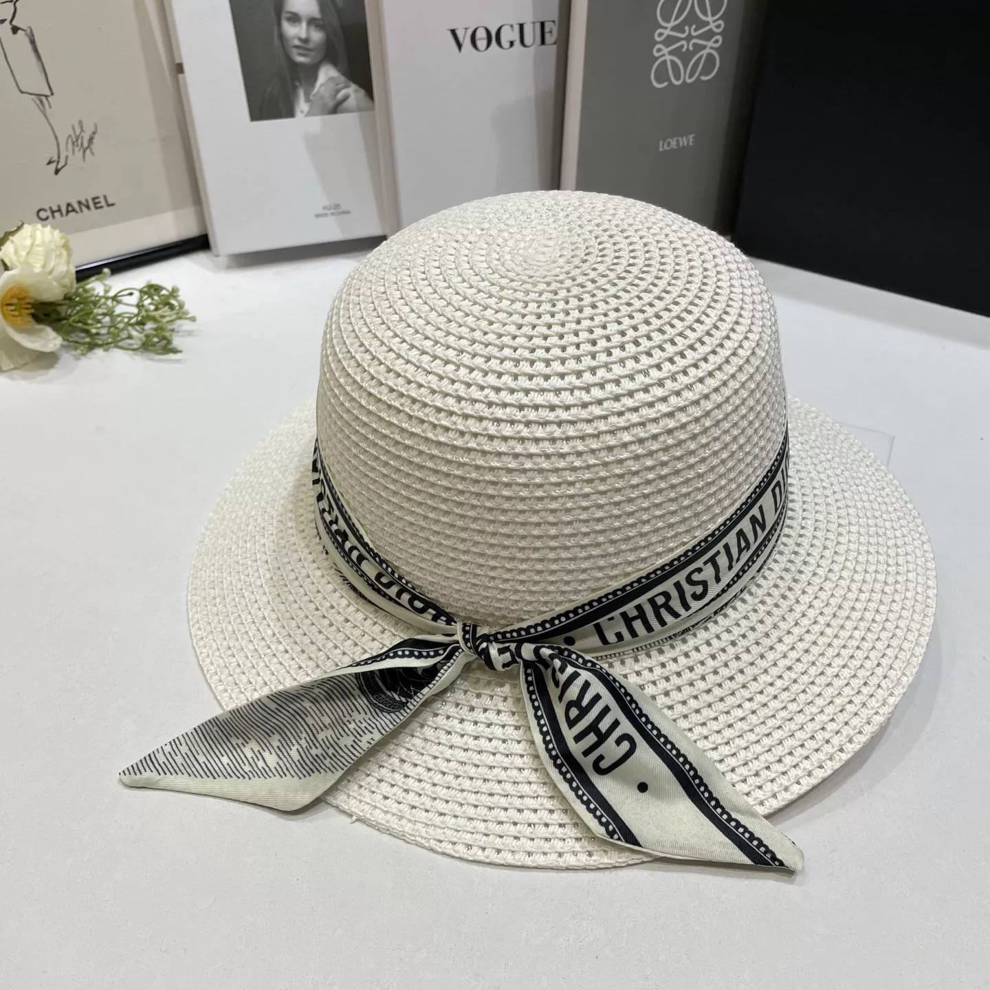 Christian Dior Caps Sleek 4525
