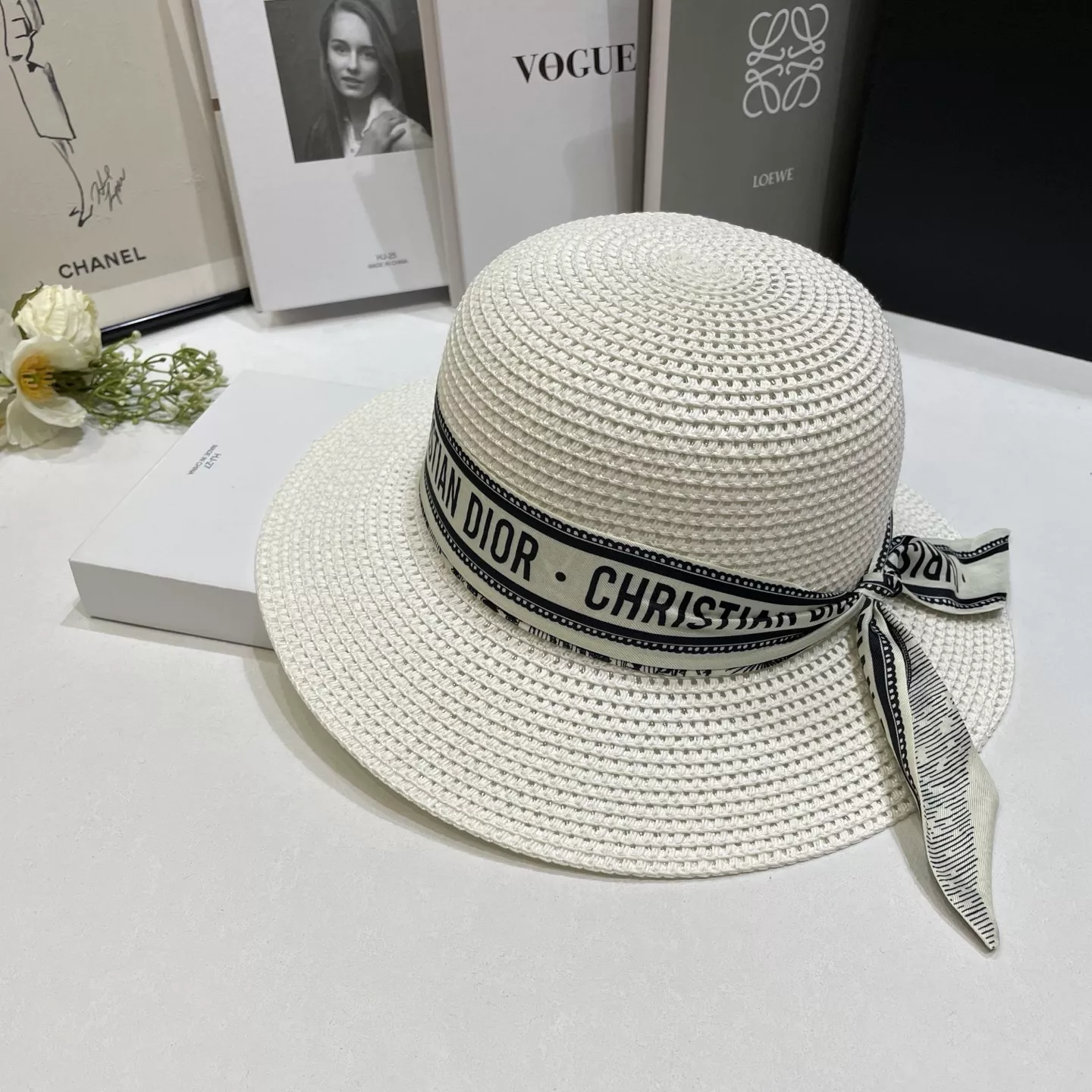 Christian Dior Caps Sleek 4525