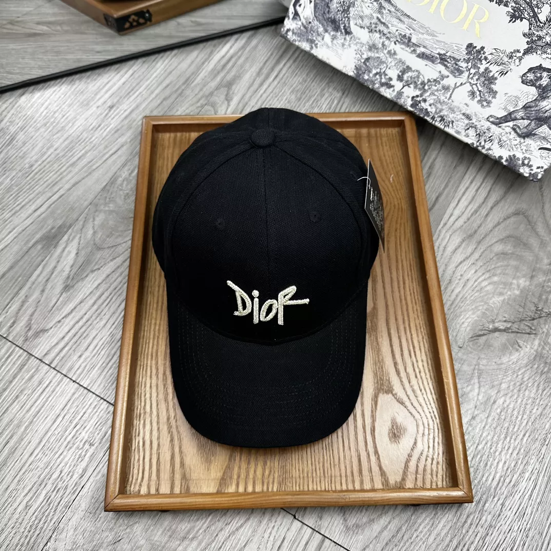 Christian Dior Caps Sleek 8284