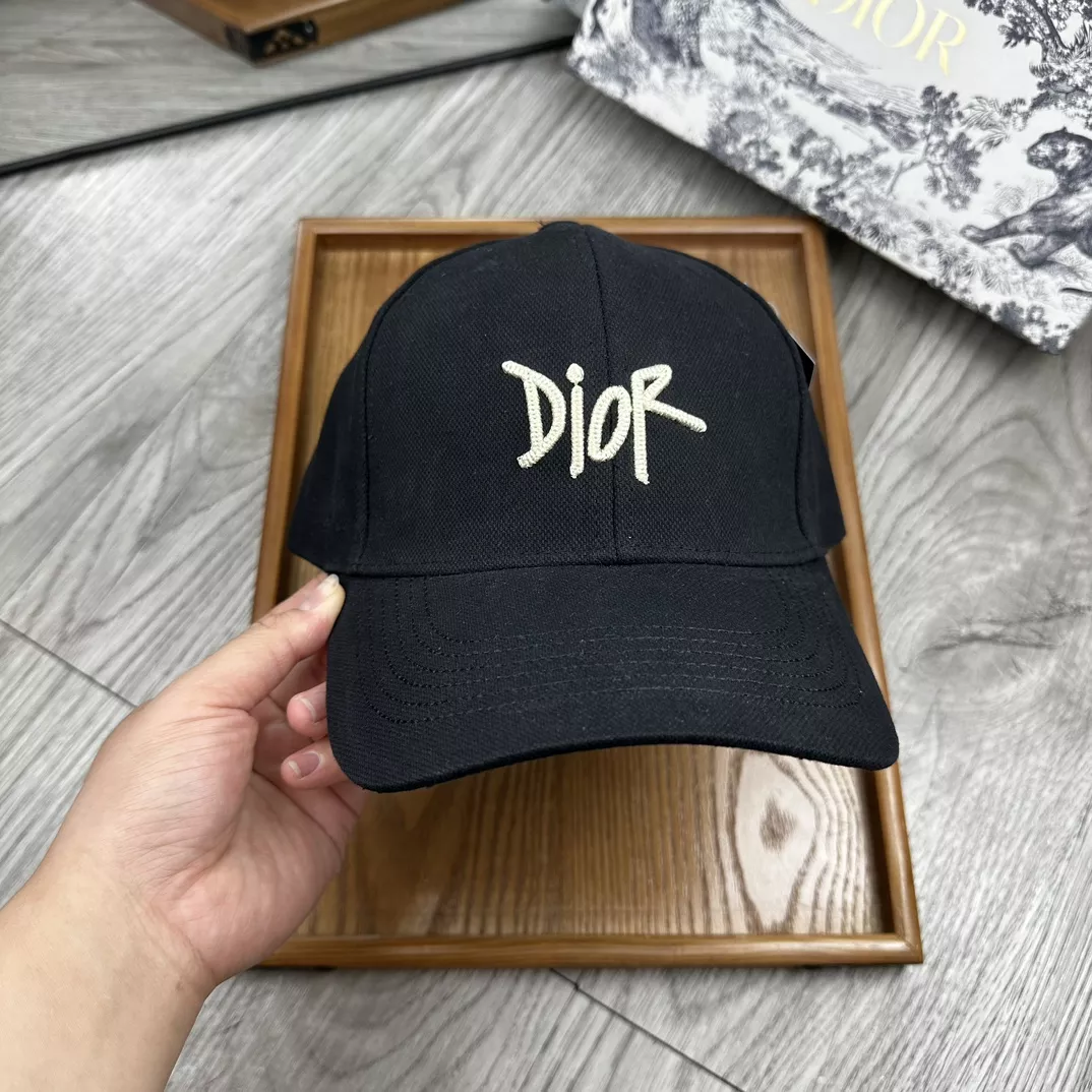 Christian Dior Caps Sleek 8284