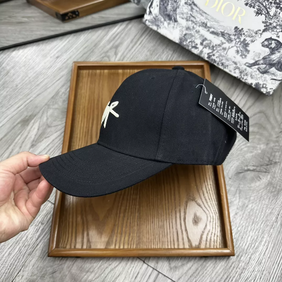 Christian Dior Caps Sleek 8284