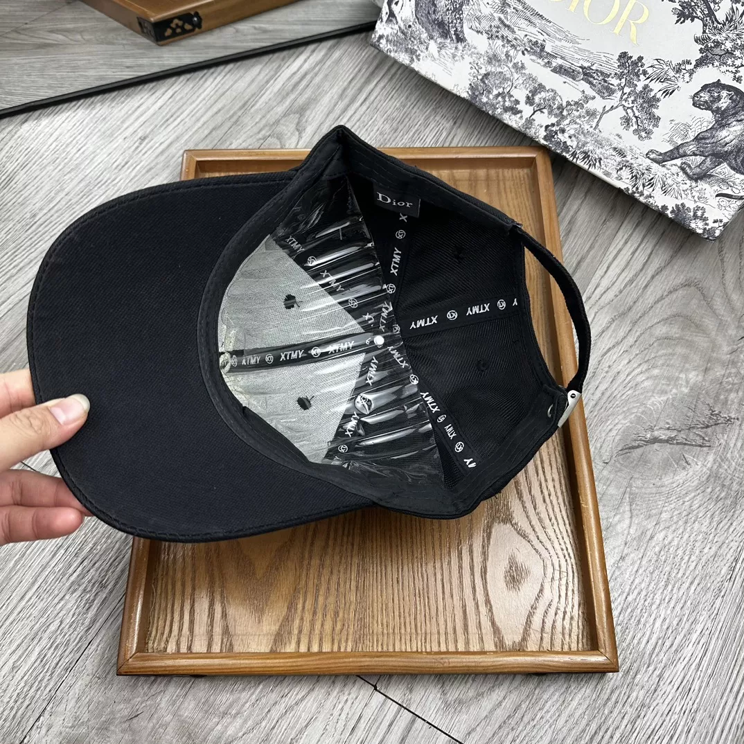 Christian Dior Caps Sleek 8284