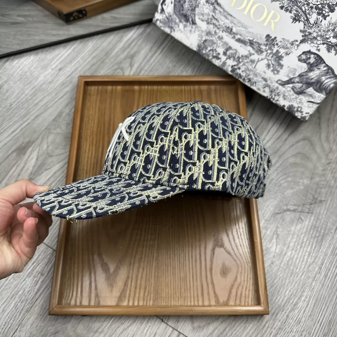 Christian Dior Caps Sleek 911