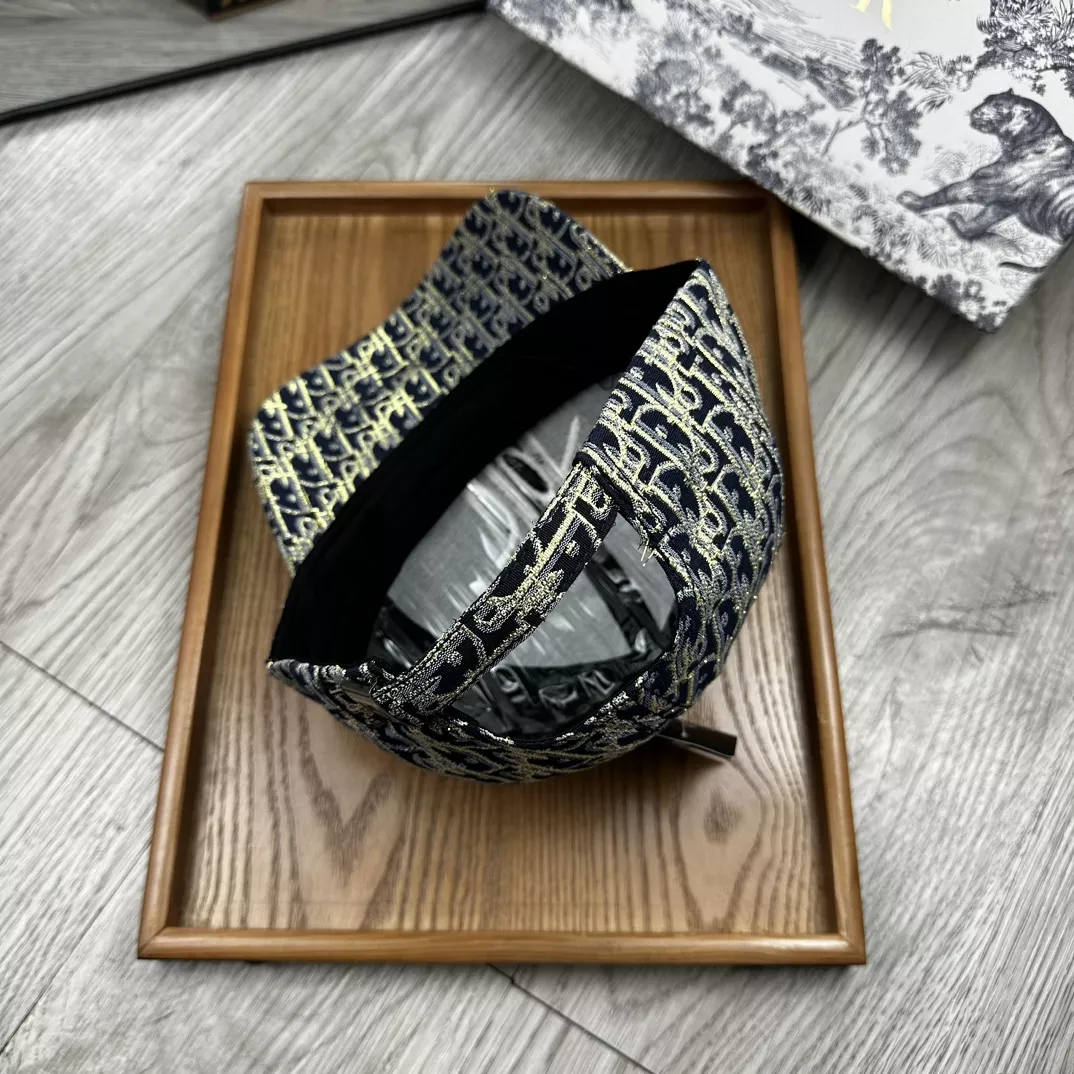 Christian Dior Caps Sleek 911