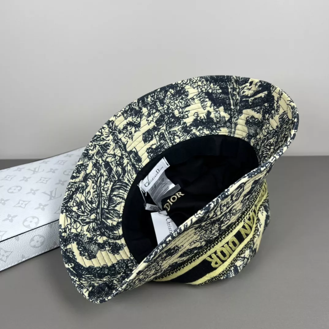 Christian Dior Caps Sophisticated 4924