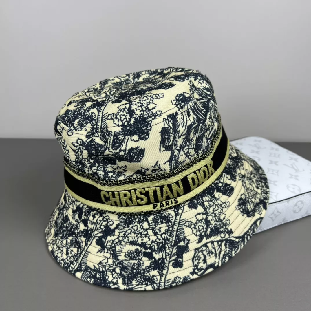 Christian Dior Caps Sophisticated 4924