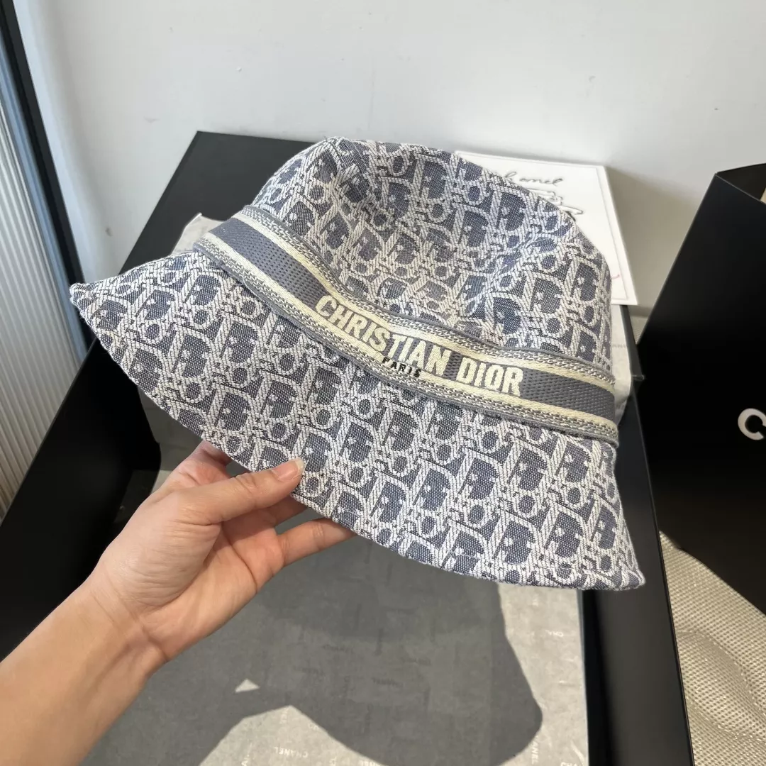 Christian Dior Caps TopPick 2041