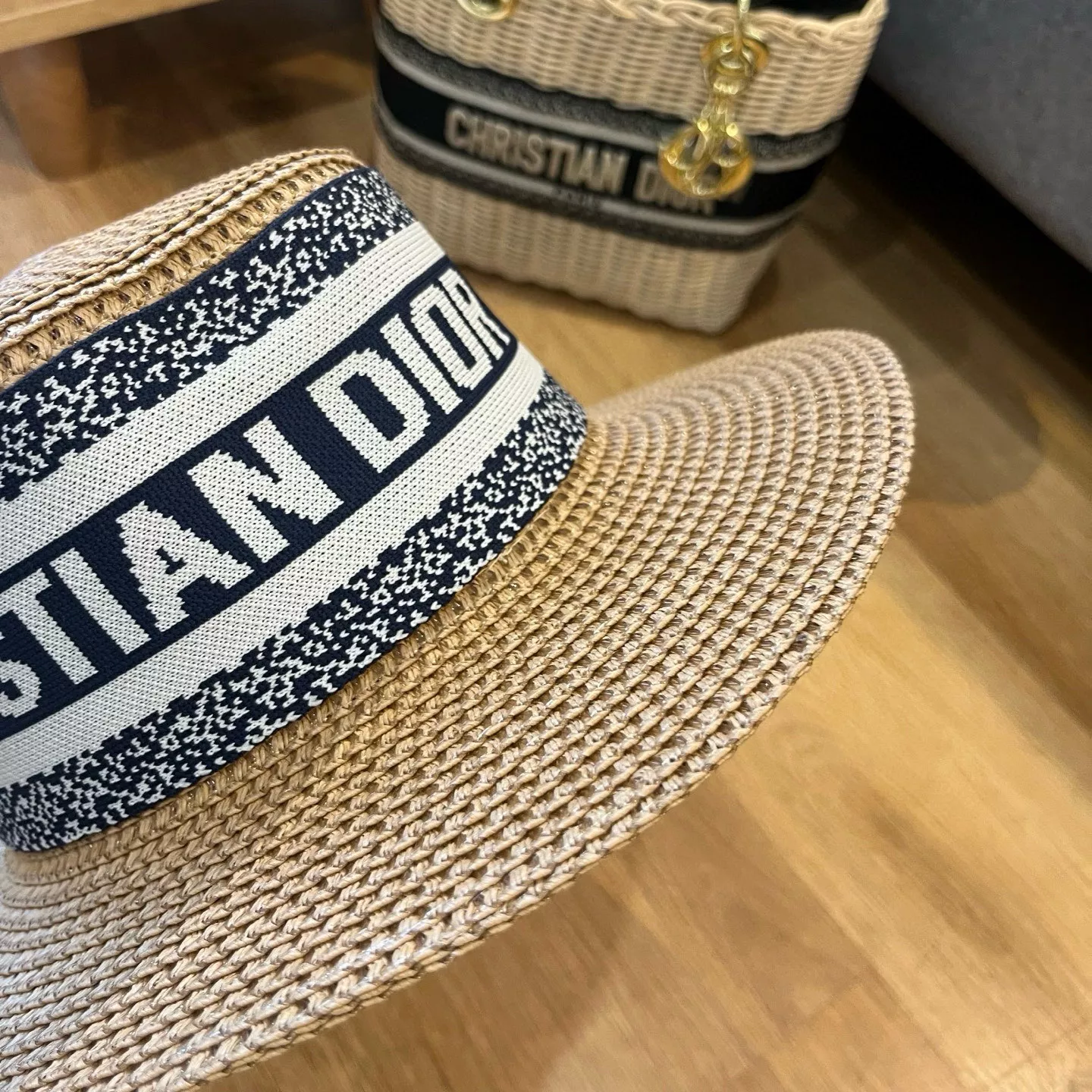 Christian Dior Caps Trendsetting 6397