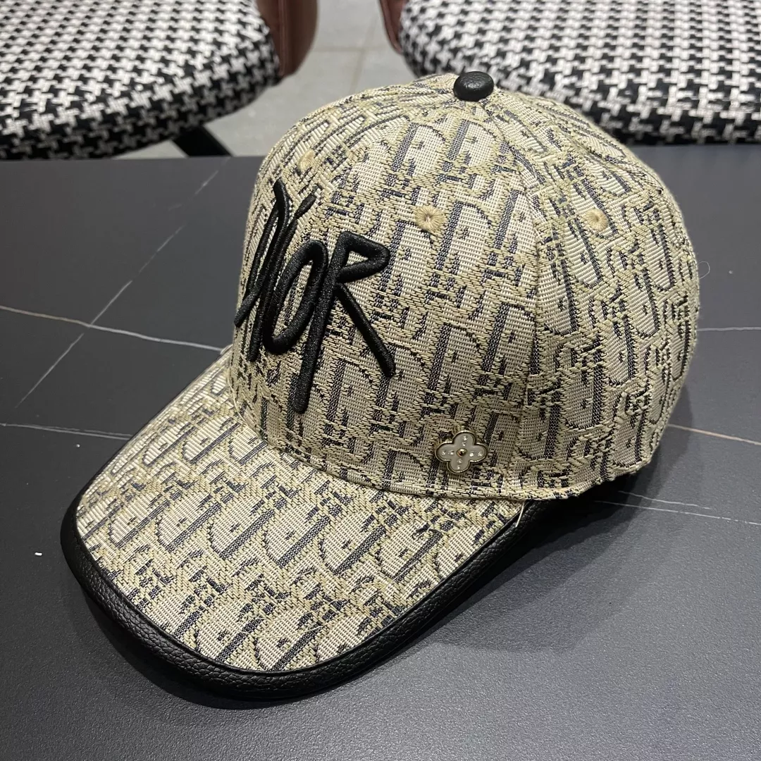 Christian Dior Caps Versatile 6074