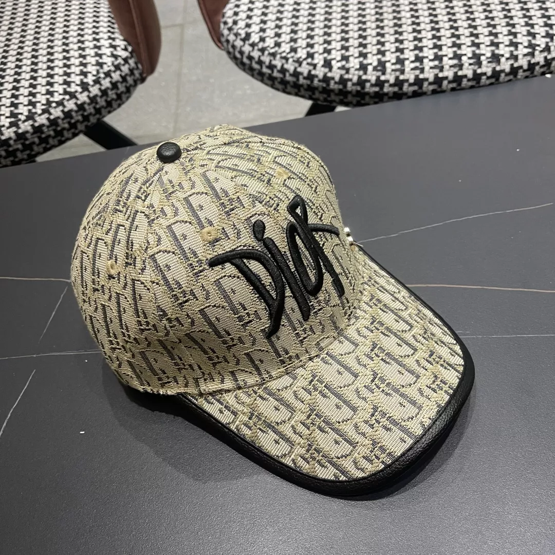 Christian Dior Caps Versatile 6074