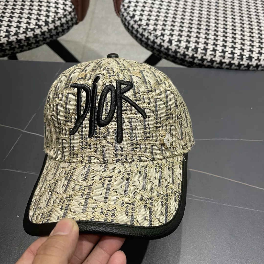 Christian Dior Caps Versatile 6074