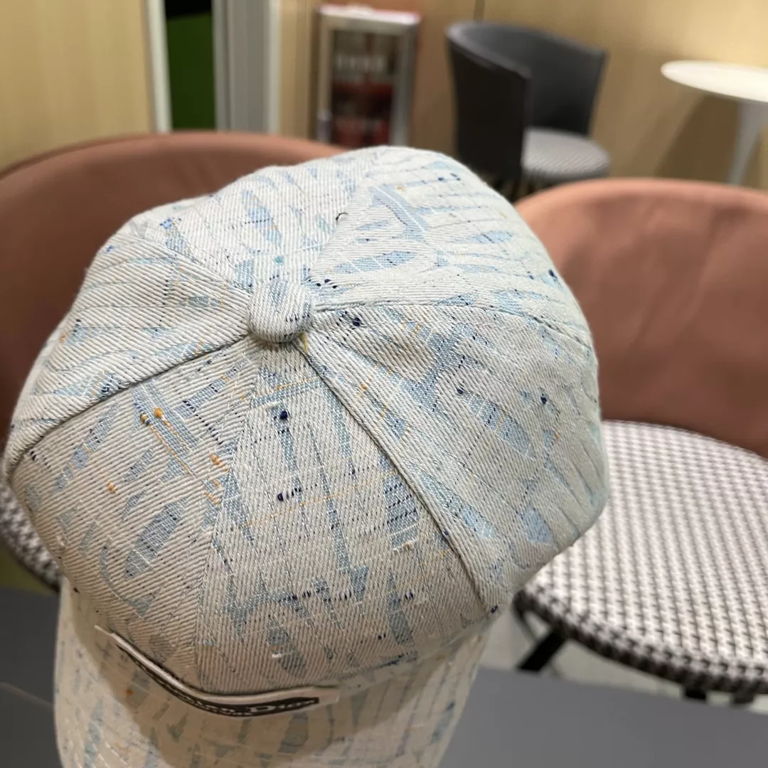 Christian Dior Caps Versatile 8003